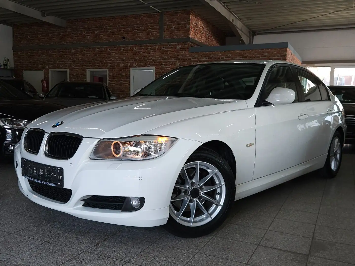 BMW 320 i-Automatik-Leder-SHZ-NaviProf-Xenon-Schiebed Weiß - 1