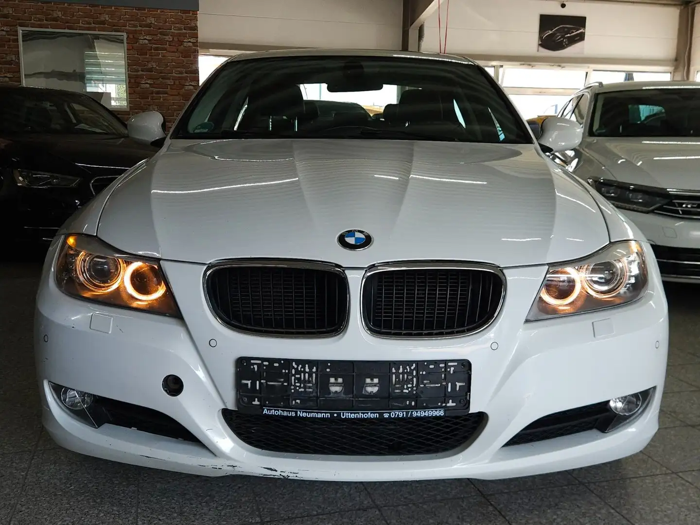 BMW 320 i-Automatik-Leder-SHZ-NaviProf-Xenon-Schiebed Weiß - 2