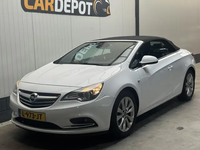 Opel Cascada view 2