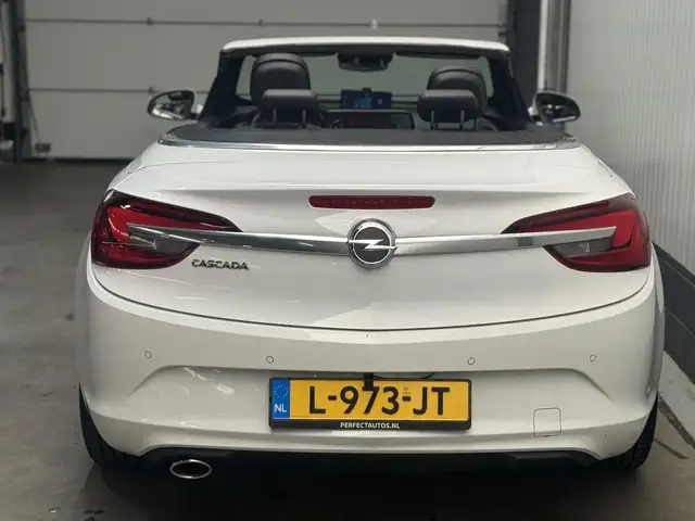 Opel Cascada view 8
