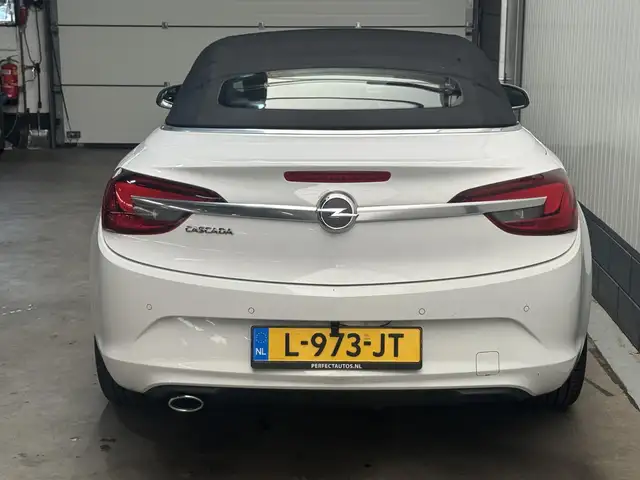 Opel Cascada view 7
