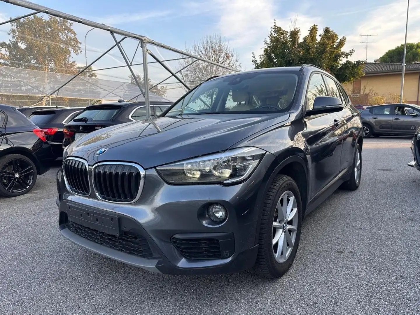 BMW X1 sDrive18i xLine Navi Pelle Tetto Gris - 1