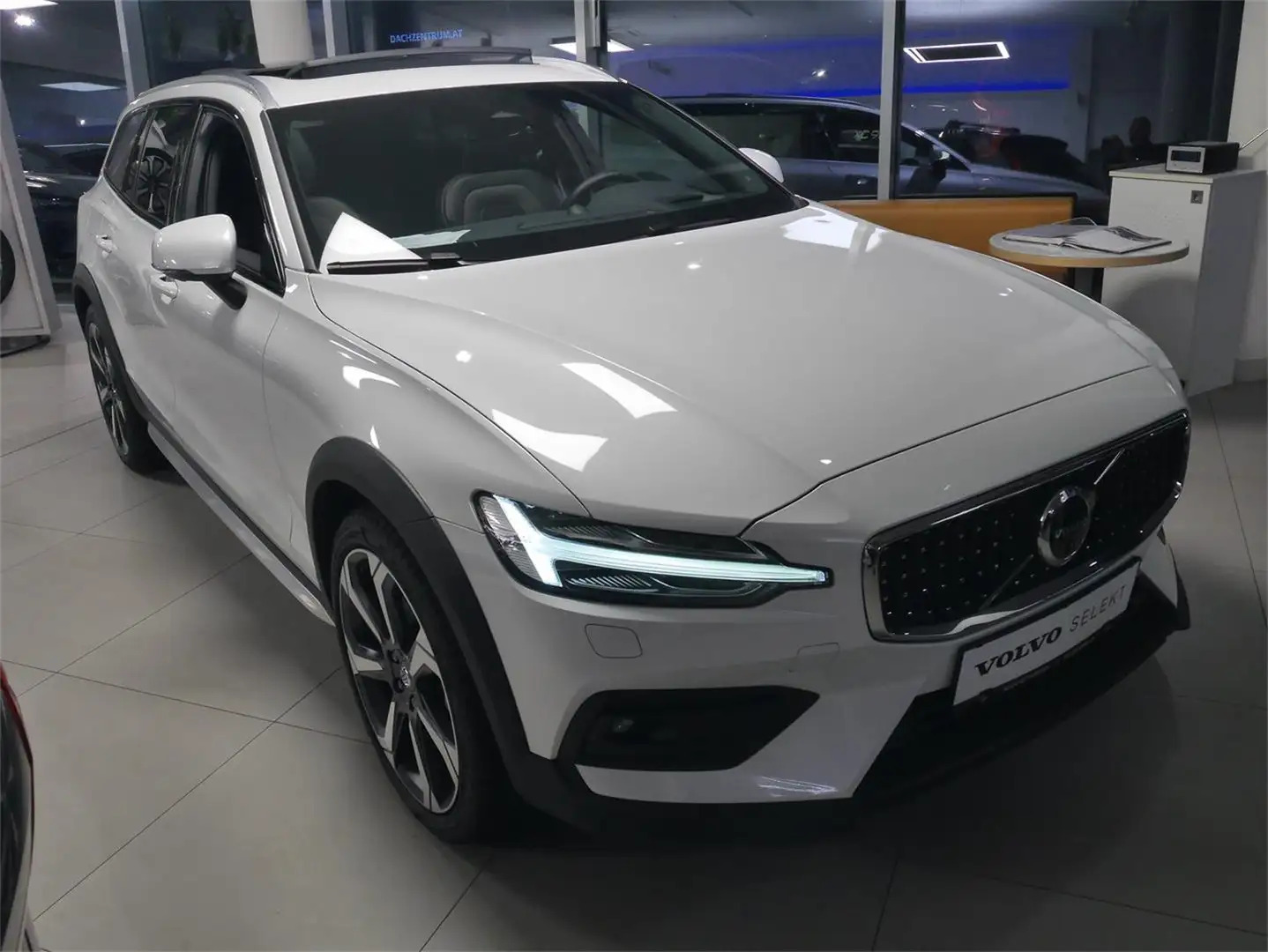 Volvo V60 Cross Country B5 AWD Geartr. Ultimate Bright Blanc - 2