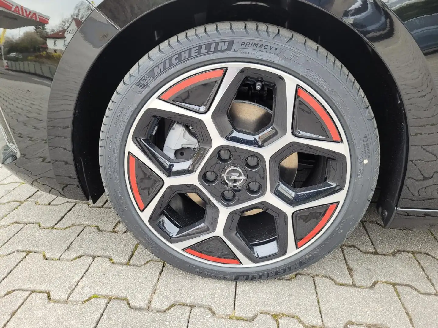 Opel Astra GS Line Schwarz - 2