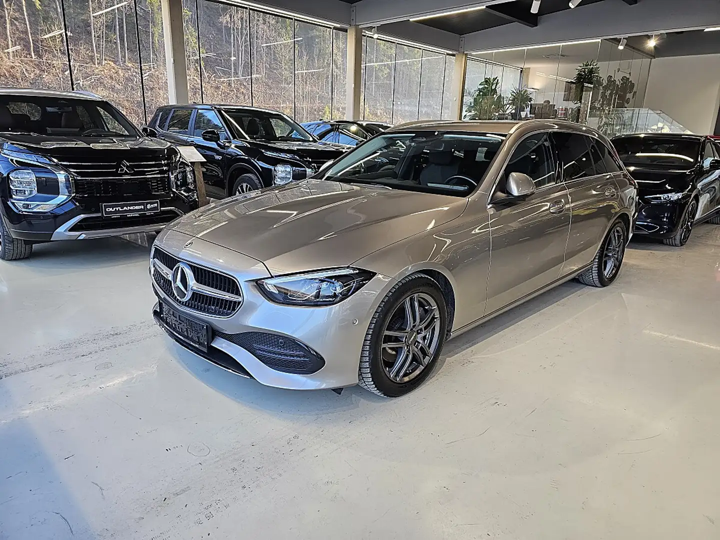 Mercedes-Benz C 220 d T 4Matic Aut. Grau - 1