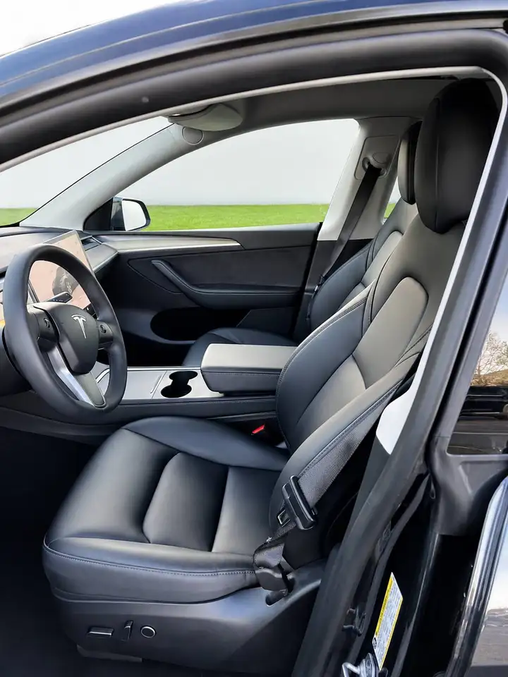 Tesla Model Y fotografie Tesla Model Y