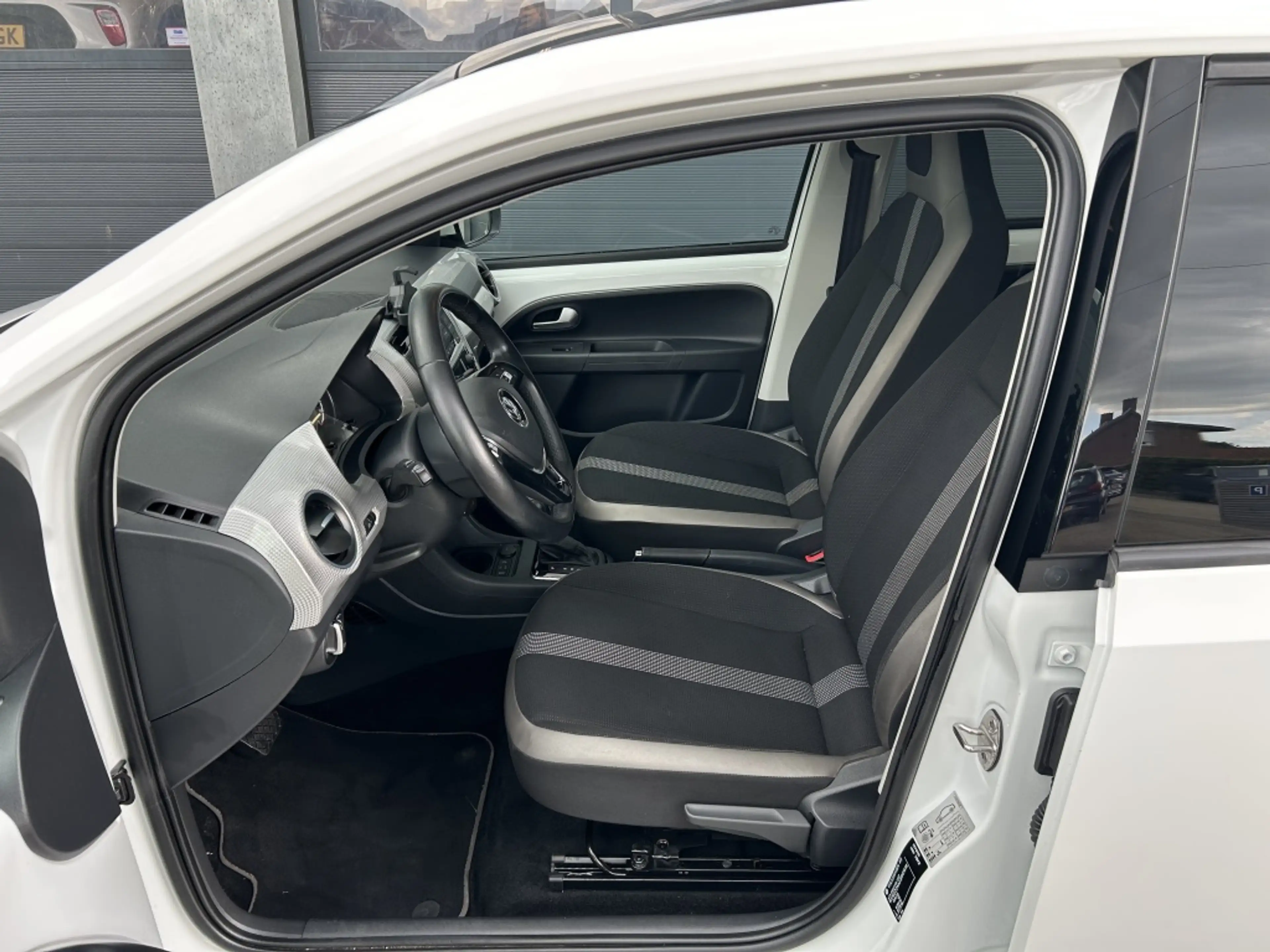 Volkswagen e-up! Elektromotor 82pk 5-drs E-up! / SOH — photo 6