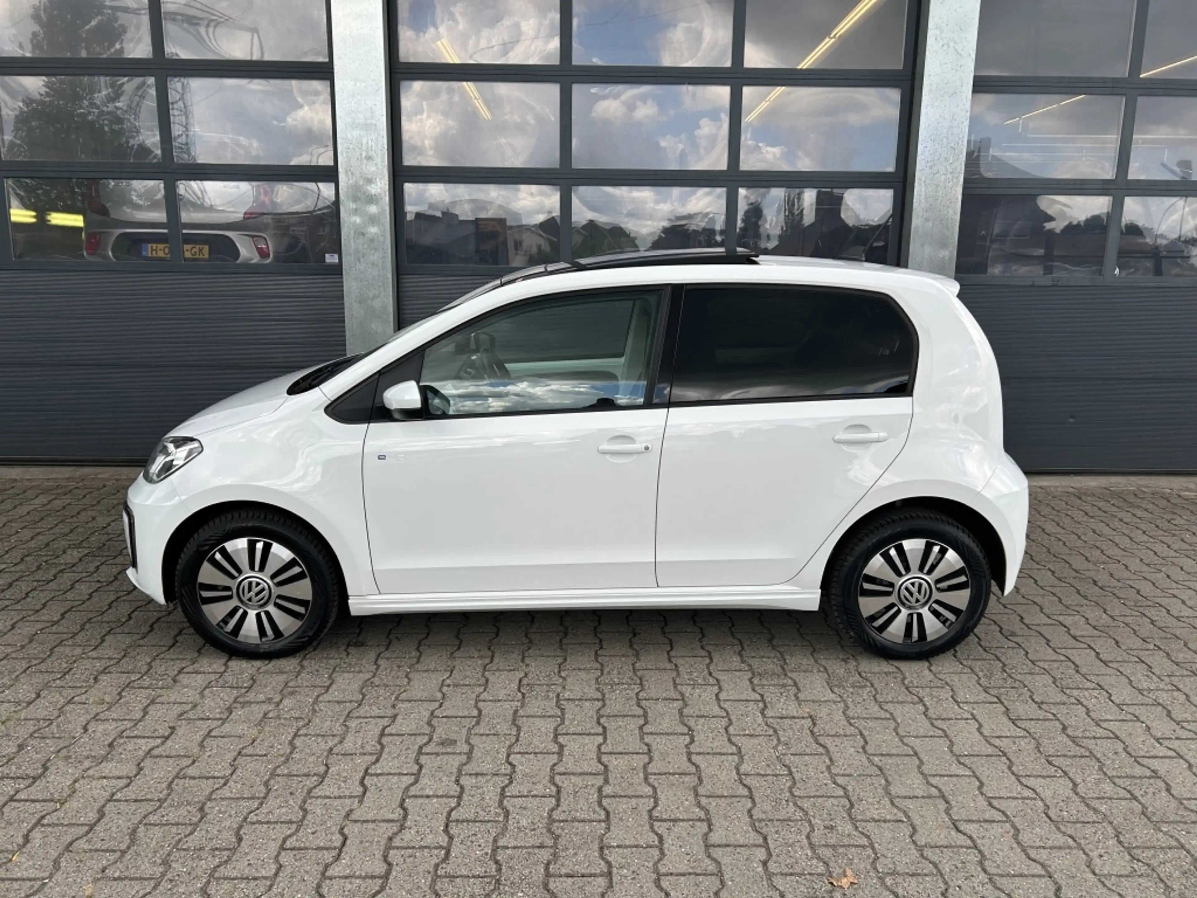 Volkswagen e-up! Elektromotor 82pk 5-drs E-up! / SOH — photo 2