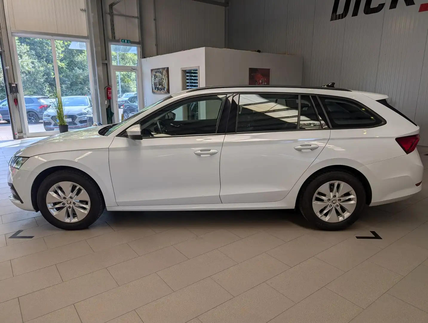 Skoda Octavia 2.0 TDI Combi Ambition LED SmartLink PDC Weiß - 2