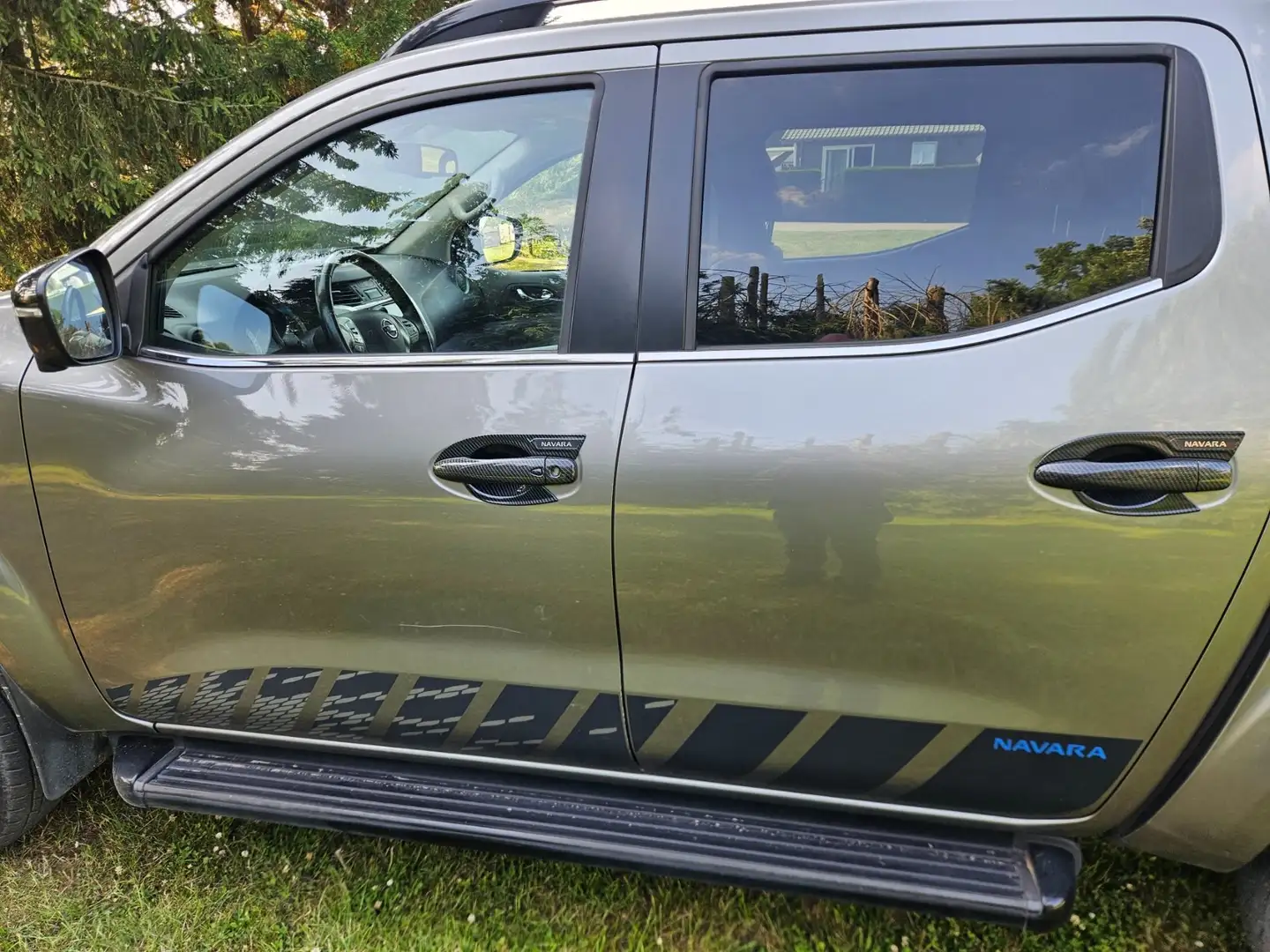 Nissan Navara Navara DC 4x4 Autm. N-Guard Beige - 2