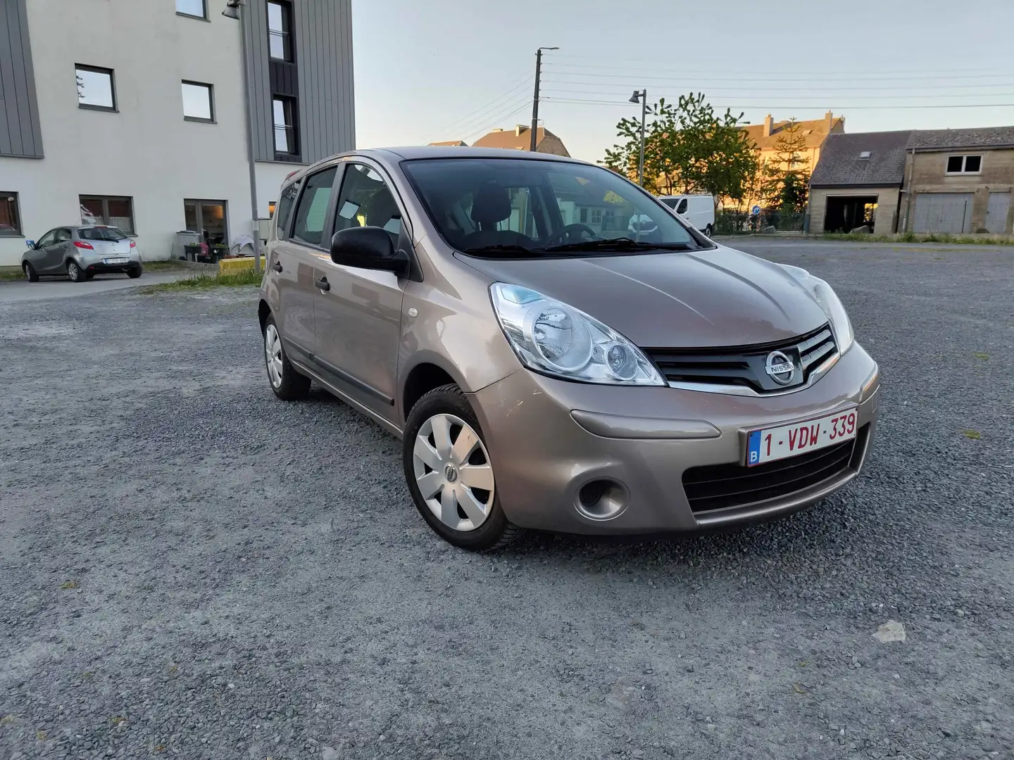 Nissan Note Note 1.4i Acenta Beige - 2
