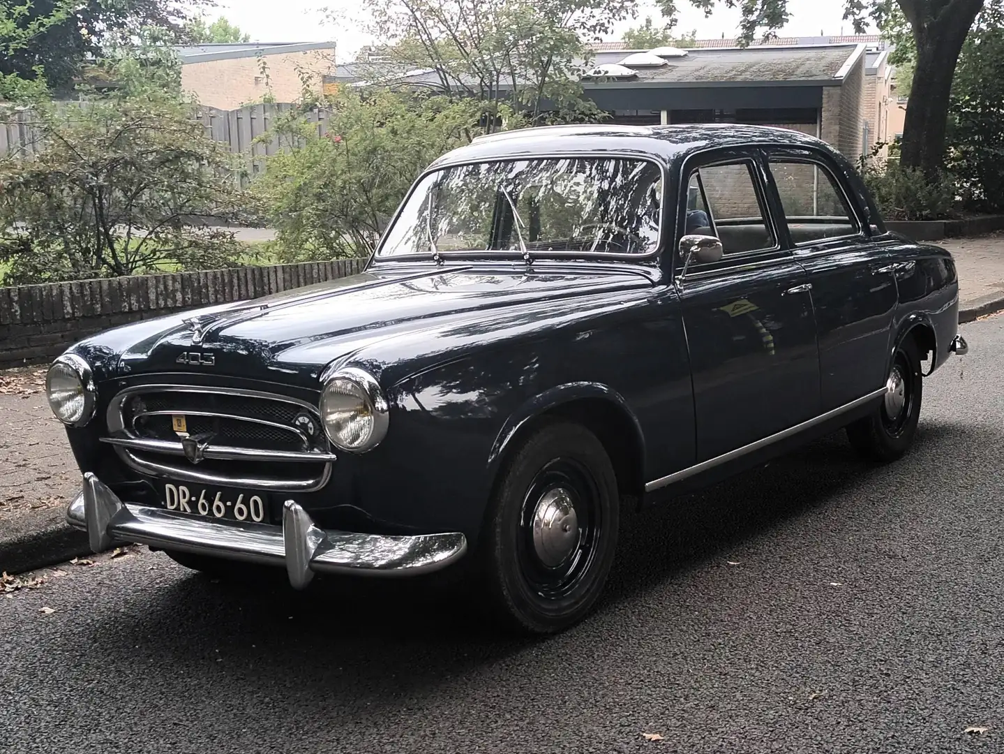 Oldtimer Peugeot 403 Blau - 1
