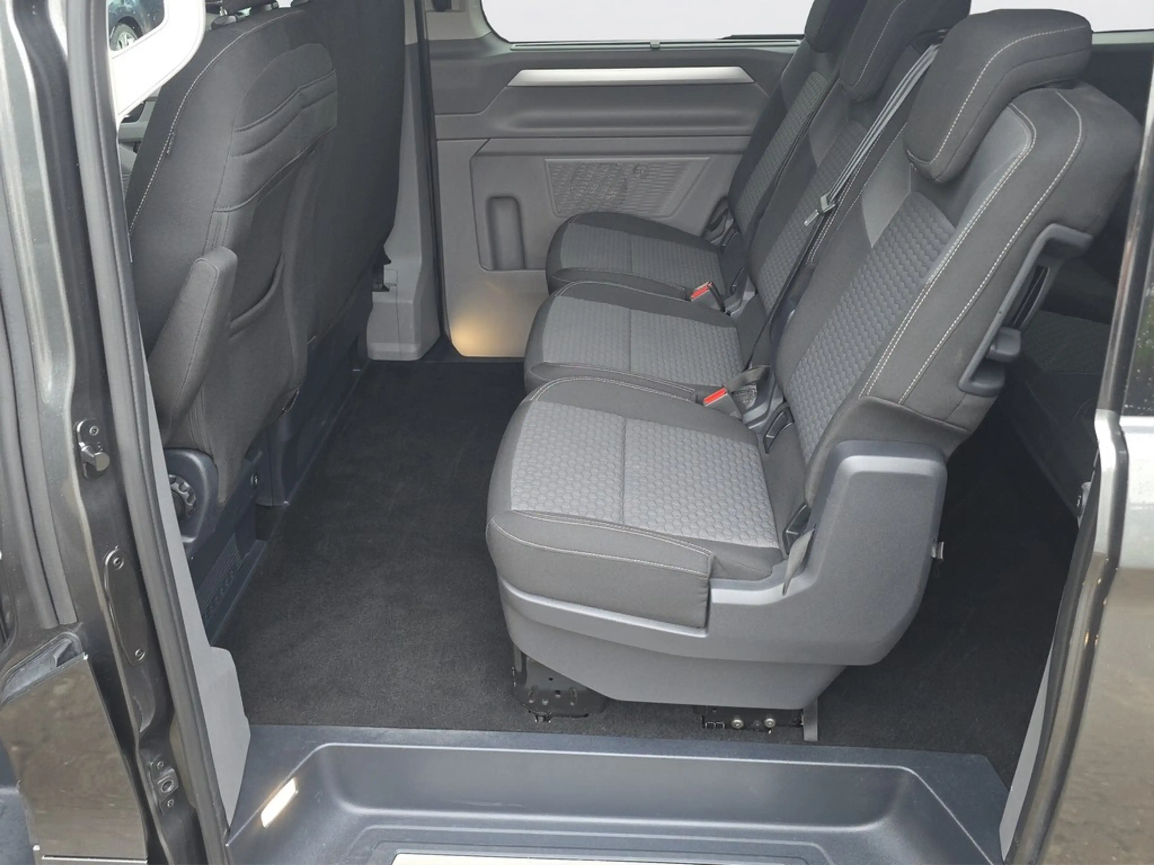 Volkswagen T7 Caravelle Style 2.0 TDI Automatik Radst. 3100 mm — photo 12