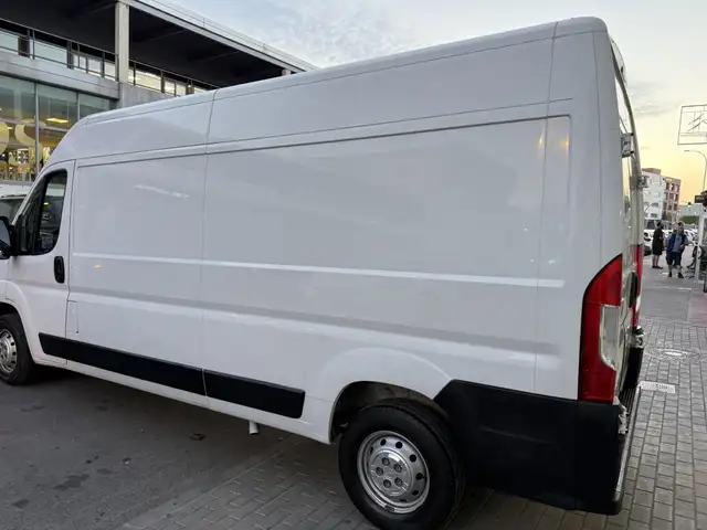 Opel Movano view 5