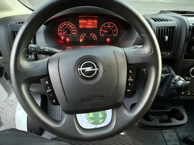 Opel Movano view 16