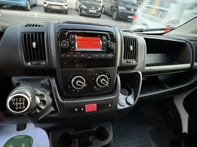 Opel Movano view 13