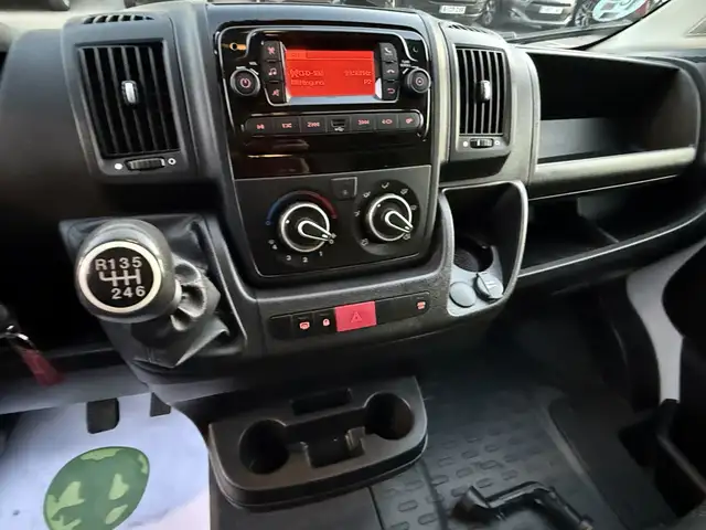 Opel Movano view 15