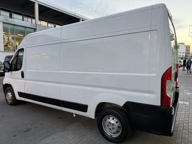 Opel Movano view 6