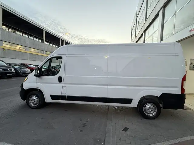 Opel Movano view 11