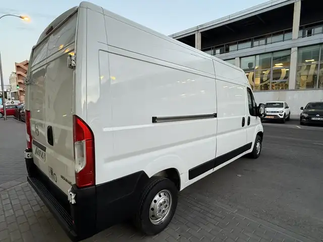 Opel Movano view 7