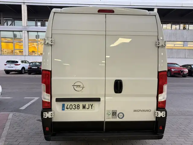 Opel Movano view 8