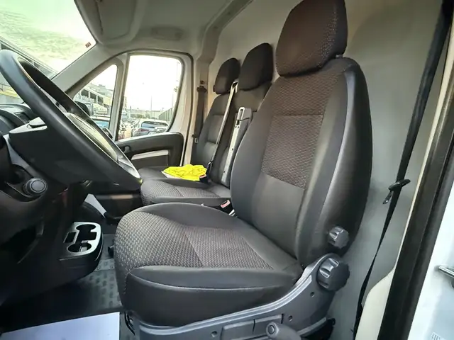 Opel Movano view 9