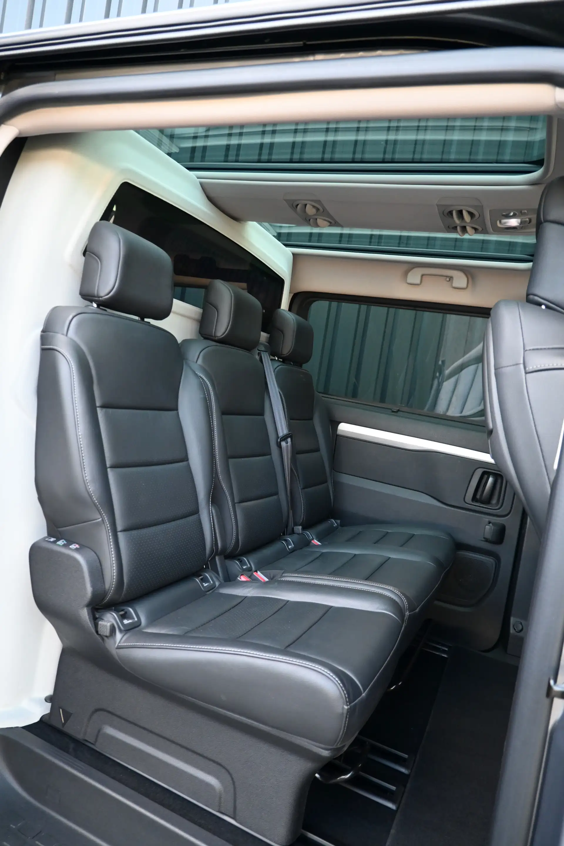 Peugeot Traveller VIP 5zit Pano ACC HUD LED Leder Keyl Trekh Massage — photo 13