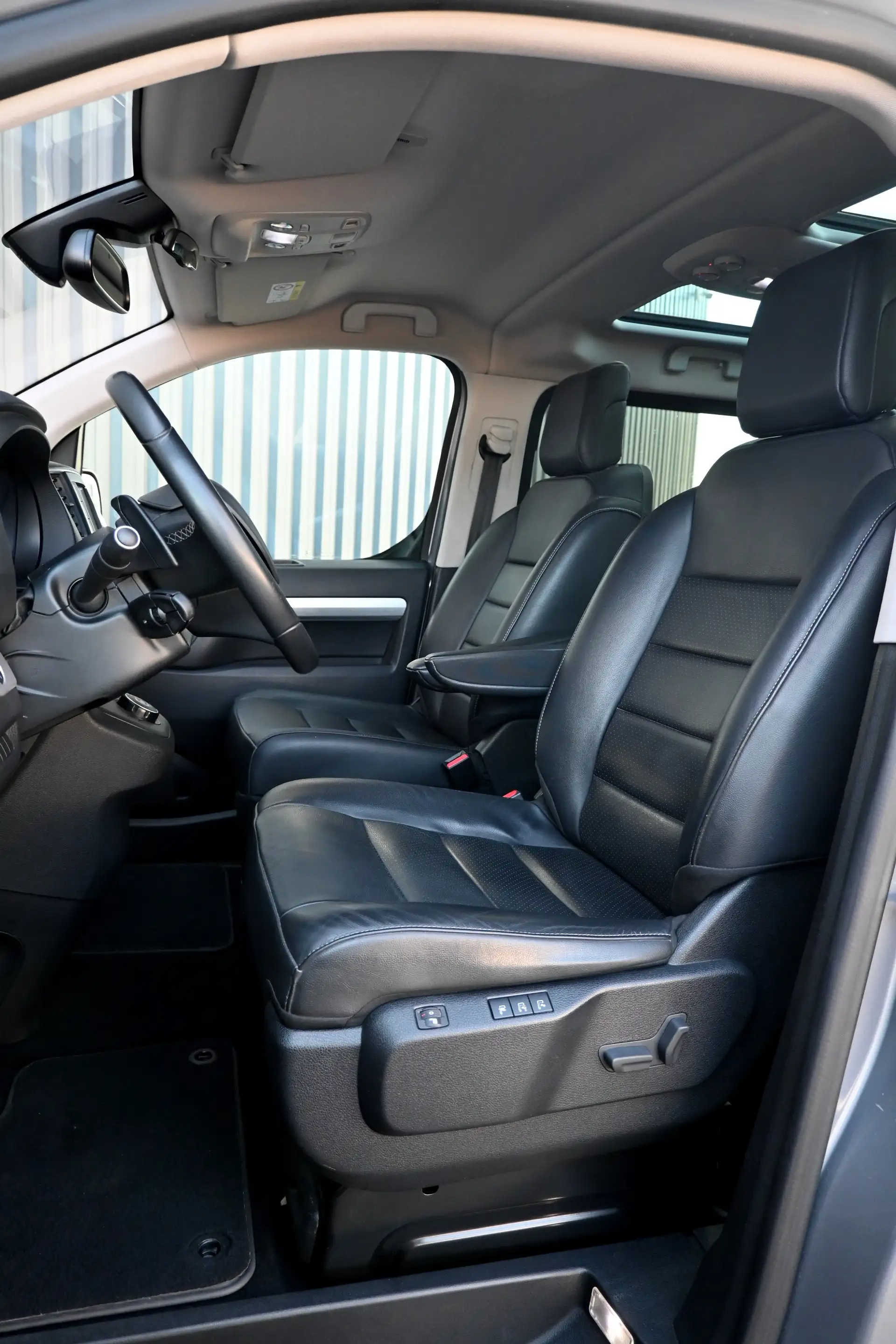 Peugeot Traveller VIP 5zit Pano ACC HUD LED Leder Keyl Trekh Massage — photo 11