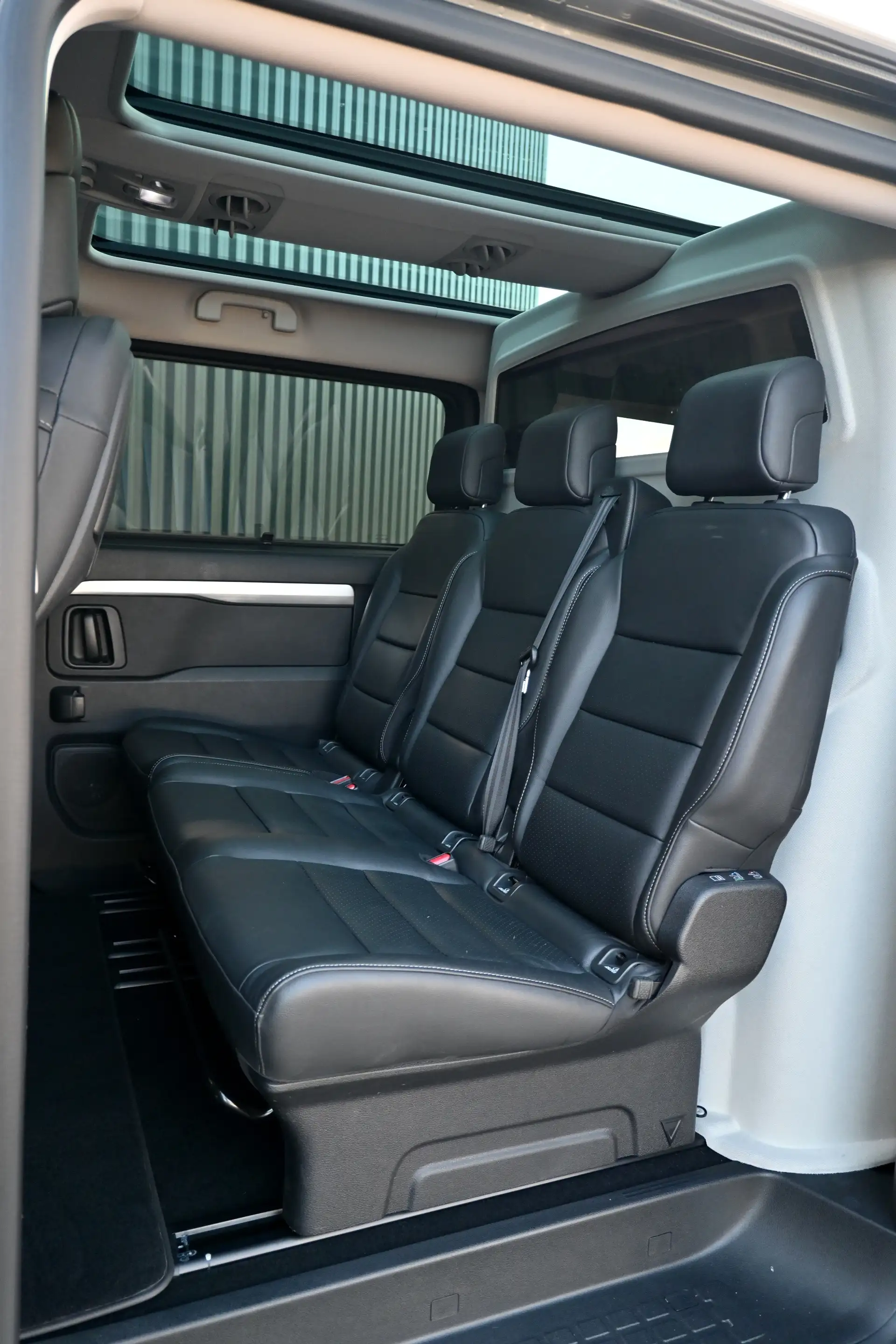 Peugeot Traveller VIP 5zit Pano ACC HUD LED Leder Keyl Trekh Massage — photo 14