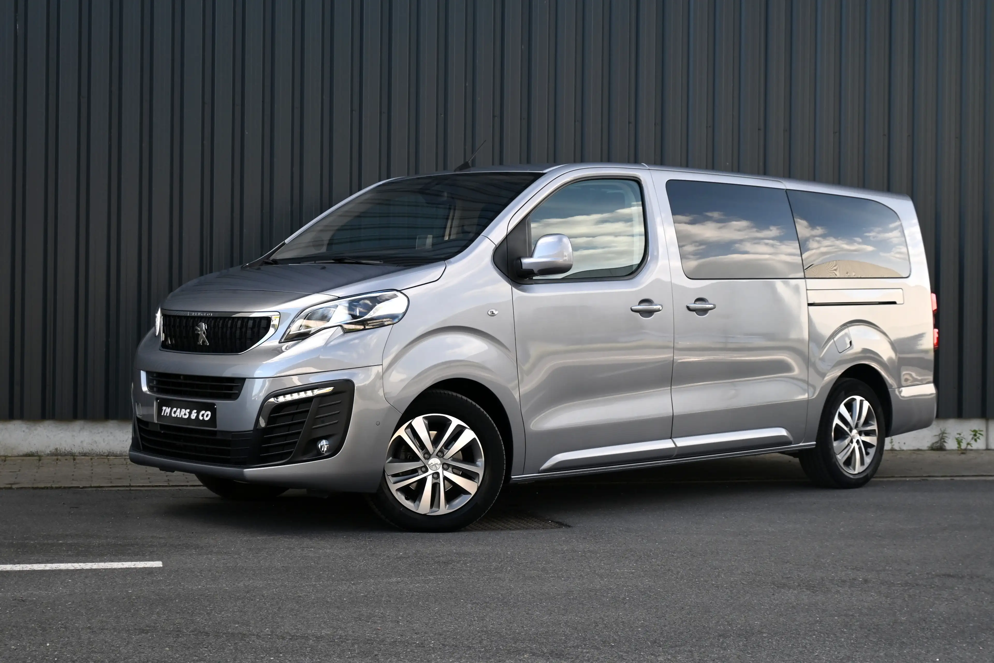 Peugeot Traveller VIP 5zit Pano ACC HUD LED Leder Keyl Trekh Massage