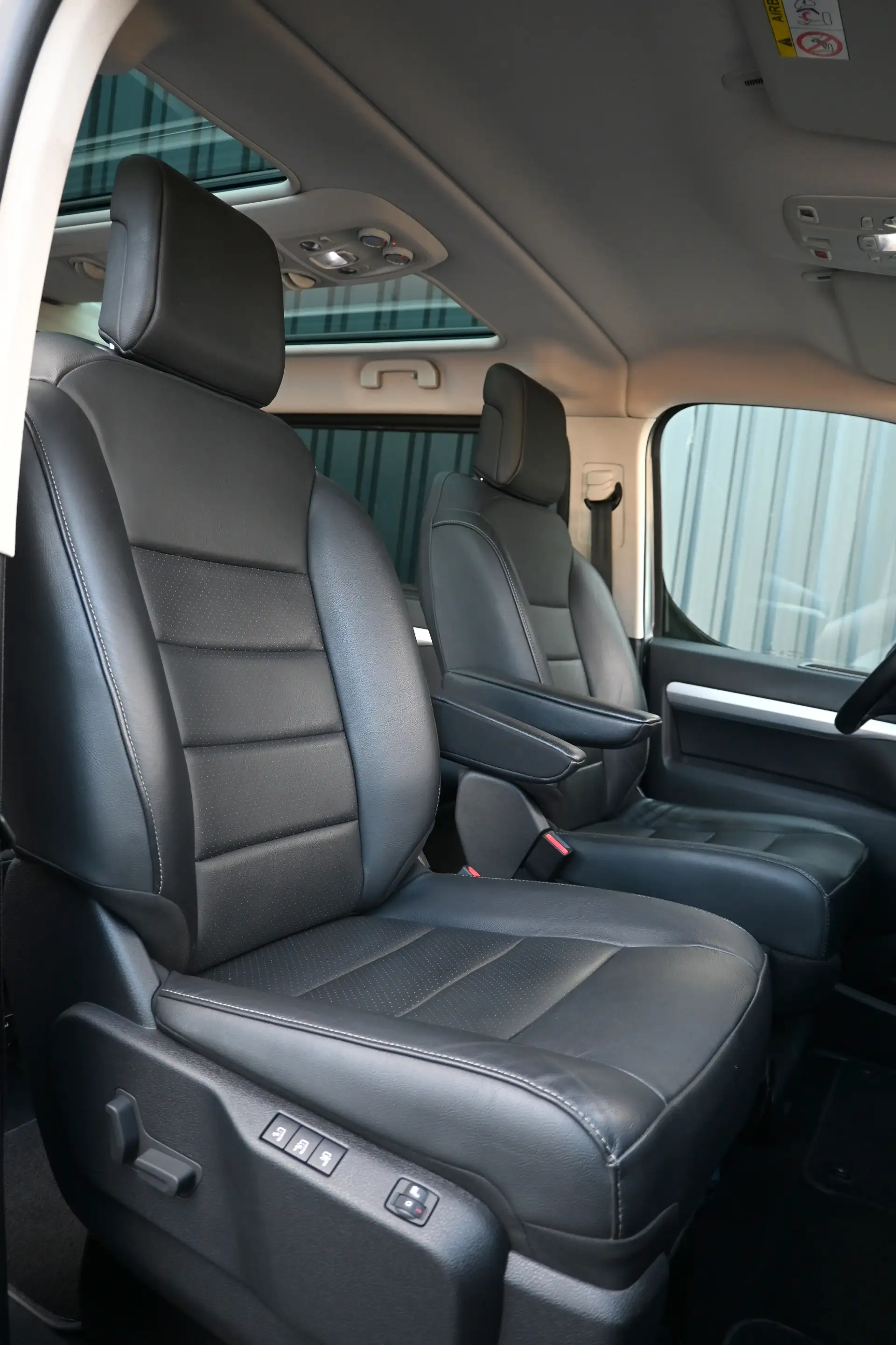 Peugeot Traveller VIP 5zit Pano ACC HUD LED Leder Keyl Trekh Massage — photo 12