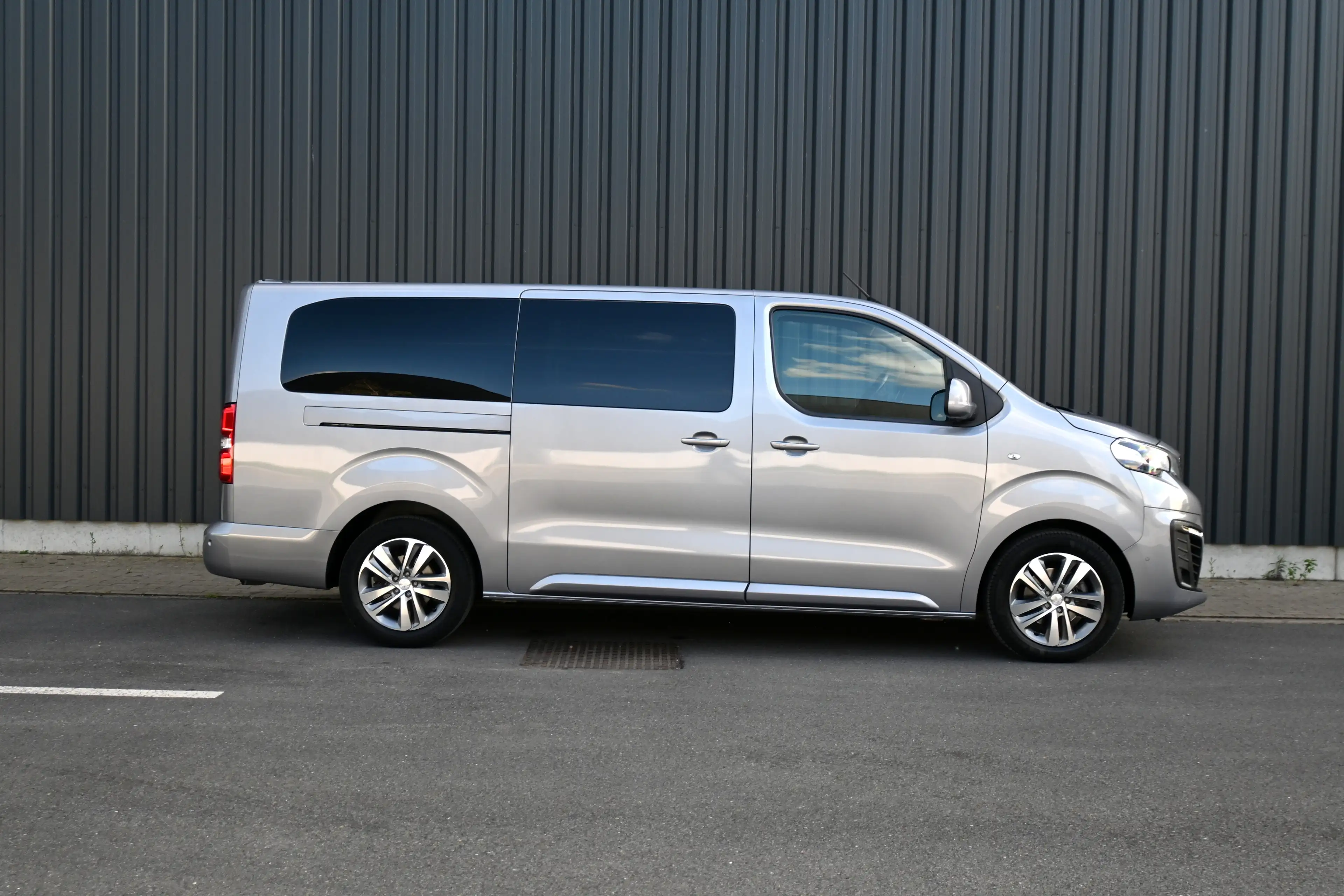Peugeot Traveller VIP 5zit Pano ACC HUD LED Leder Keyl Trekh Massage — photo 5