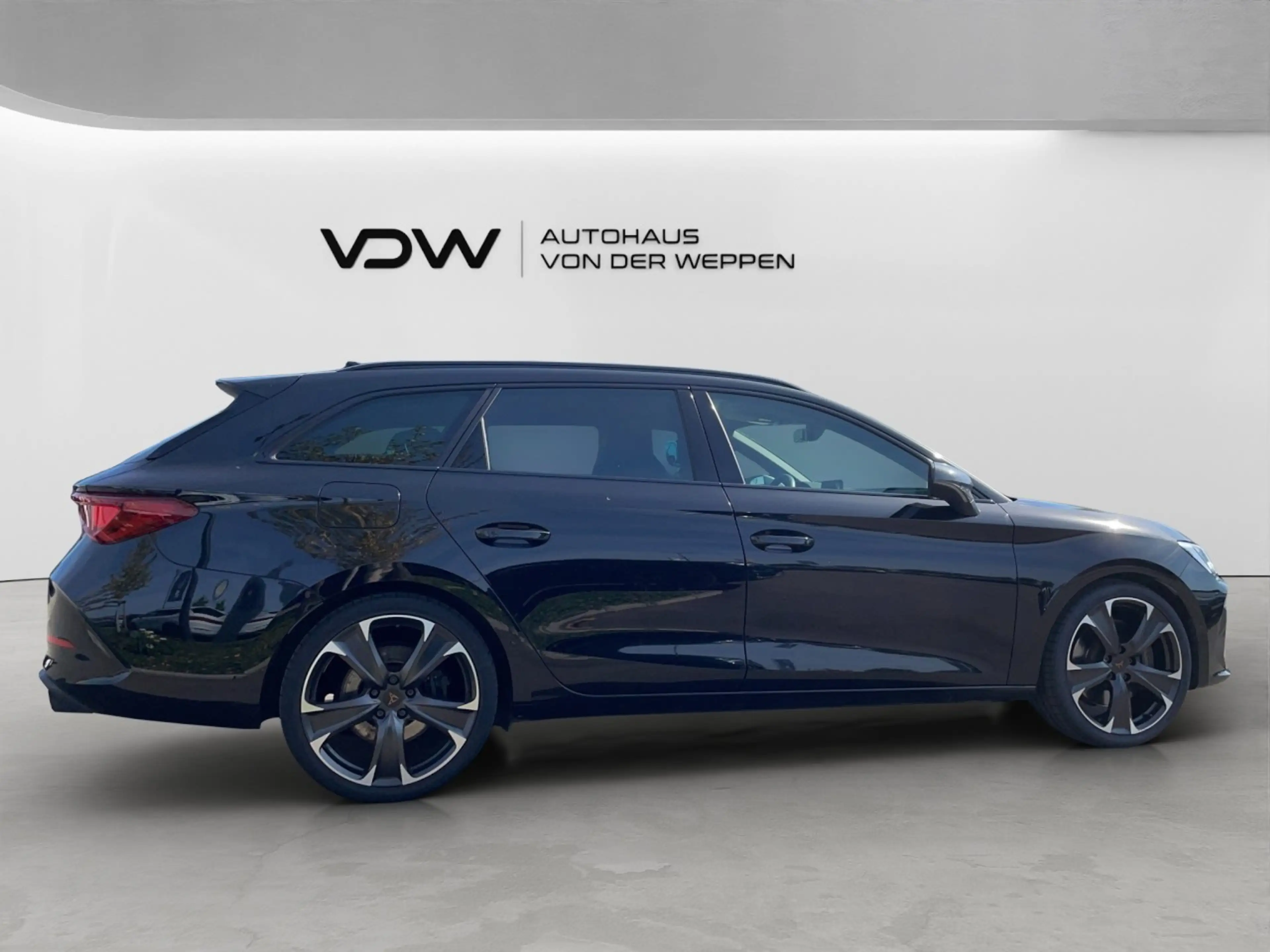 CUPRA Leon ST VZ 4Drive 5JGar AHK Beats FahrAsXL eHeck — photo 8