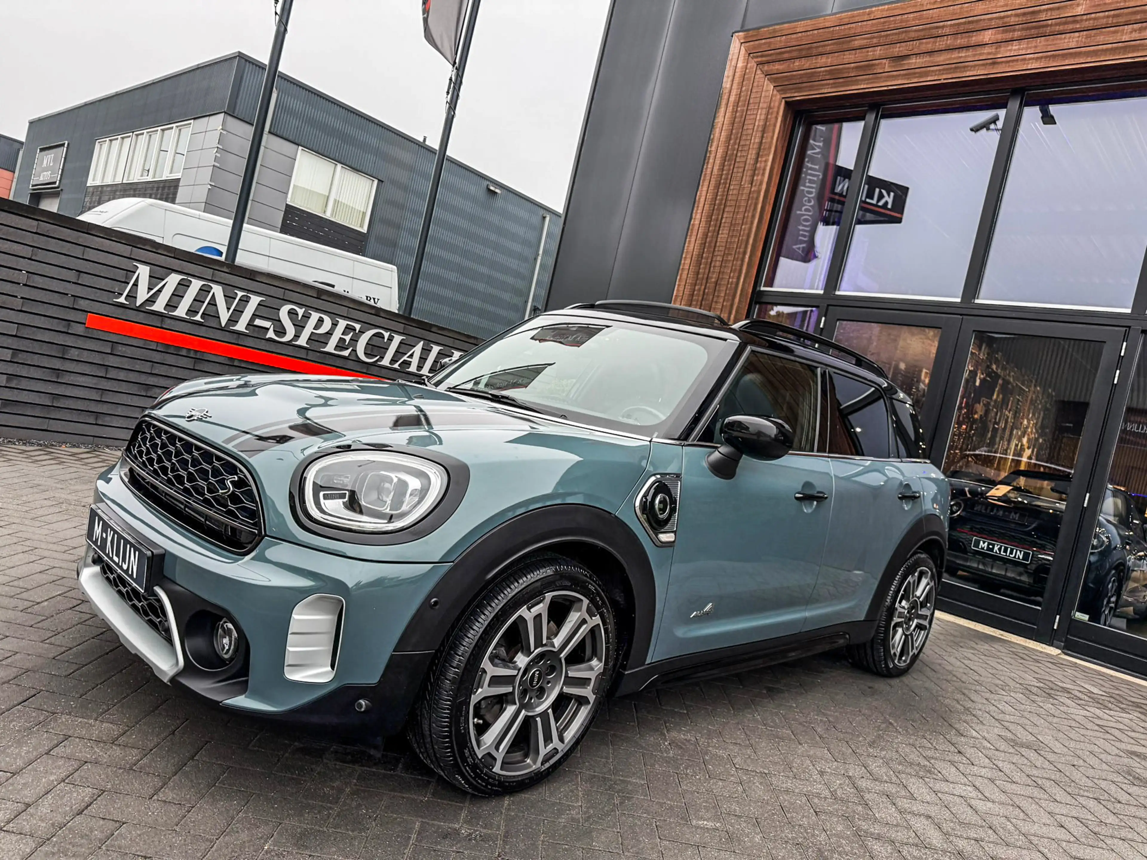 MINI Cooper SE Countryman 1.5 ALL4 Yours Edition Sage Green/Pano/19"/Memory/ — photo 5