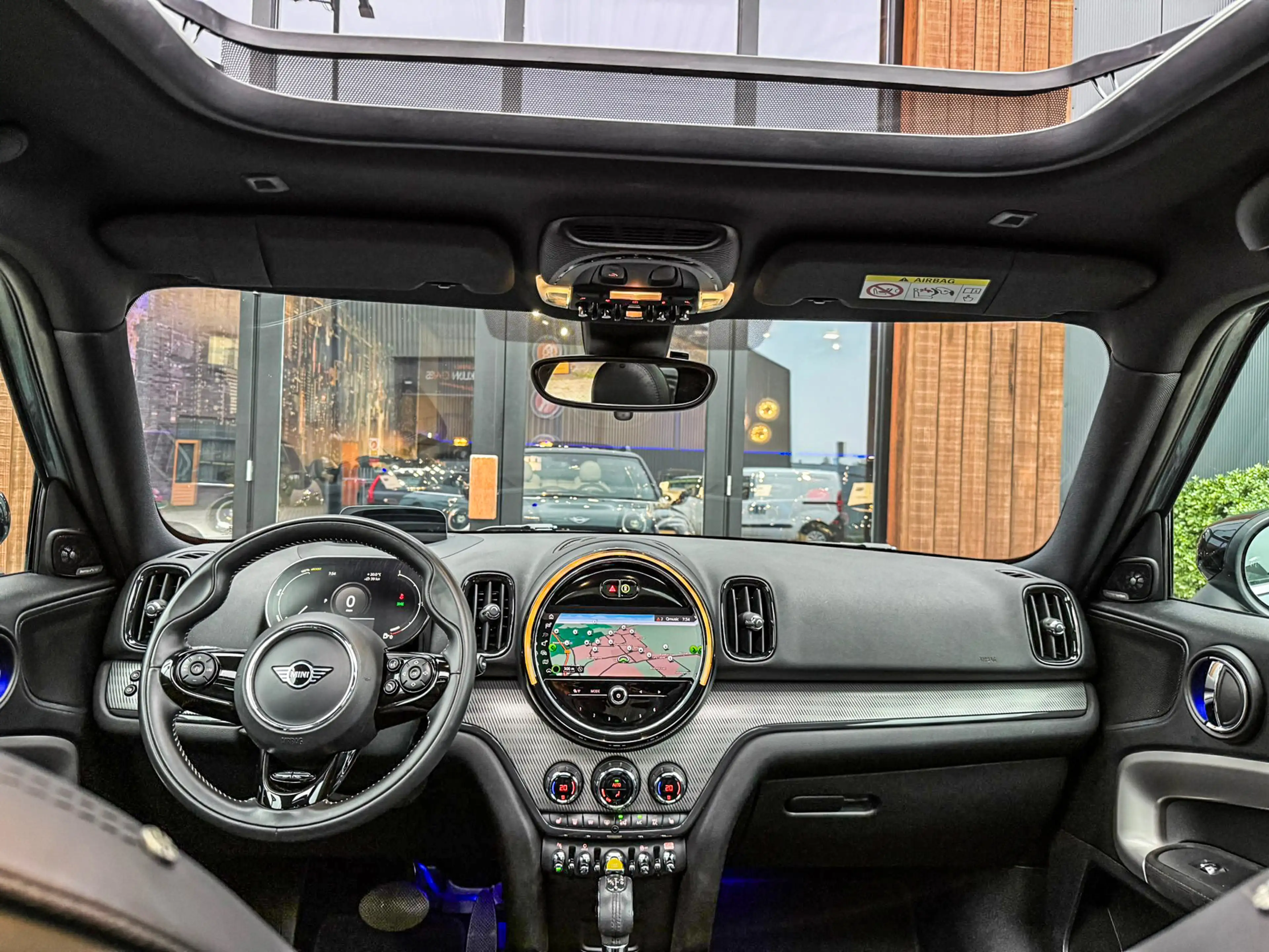 MINI Cooper SE Countryman 1.5 ALL4 Yours Edition Sage Green/Pano/19"/Memory/ — photo 2