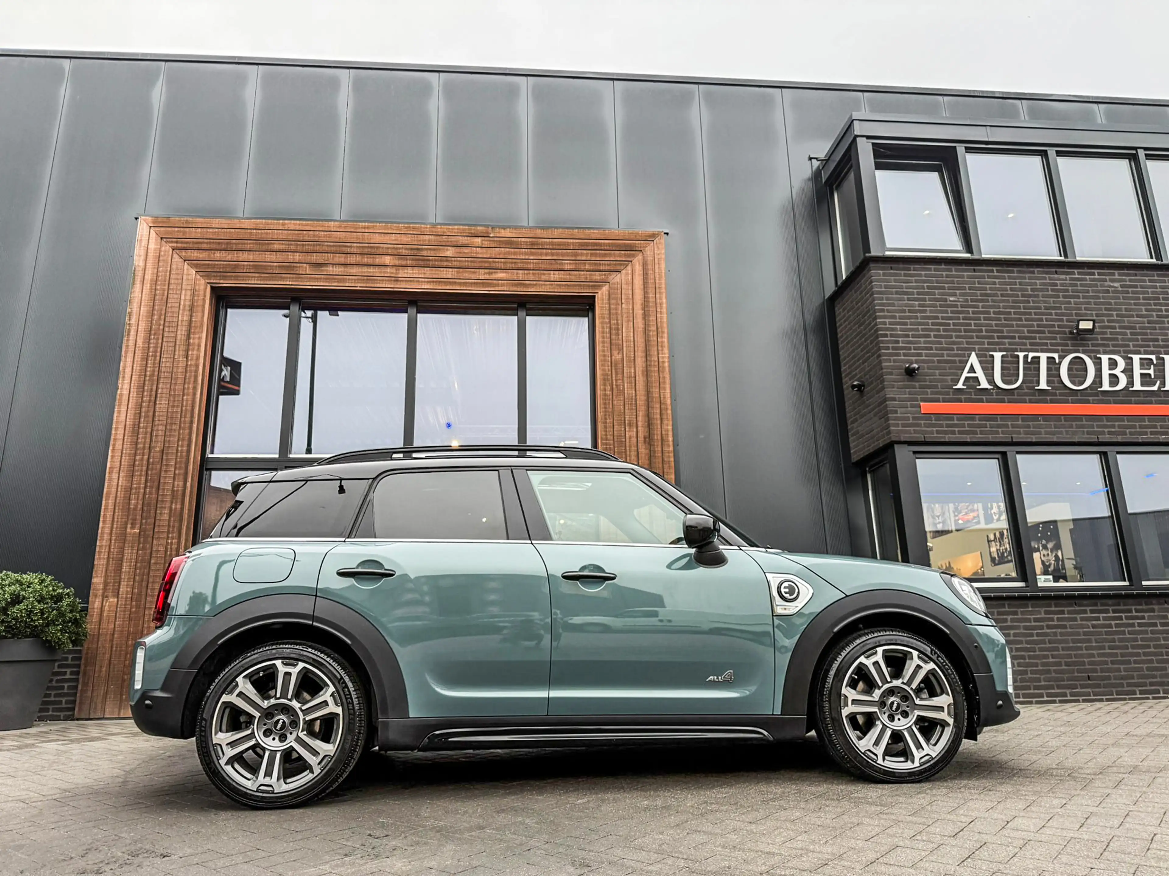 MINI Cooper SE Countryman 1.5 ALL4 Yours Edition Sage Green/Pano/19"/Memory/ — photo 11