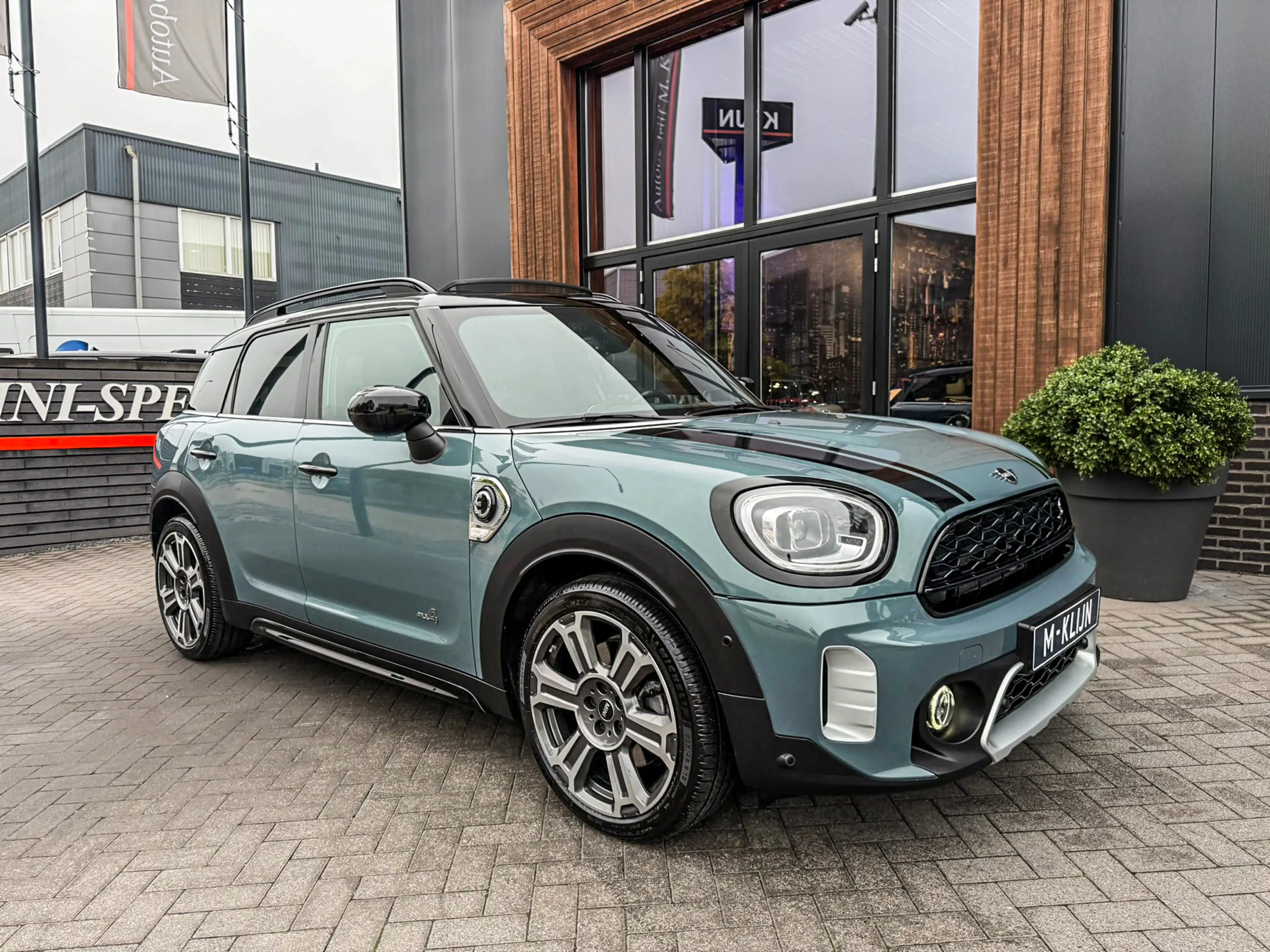 MINI Cooper SE Countryman 1.5 ALL4 Yours Edition Sage Green/Pano/19"/Memory/ — photo 13