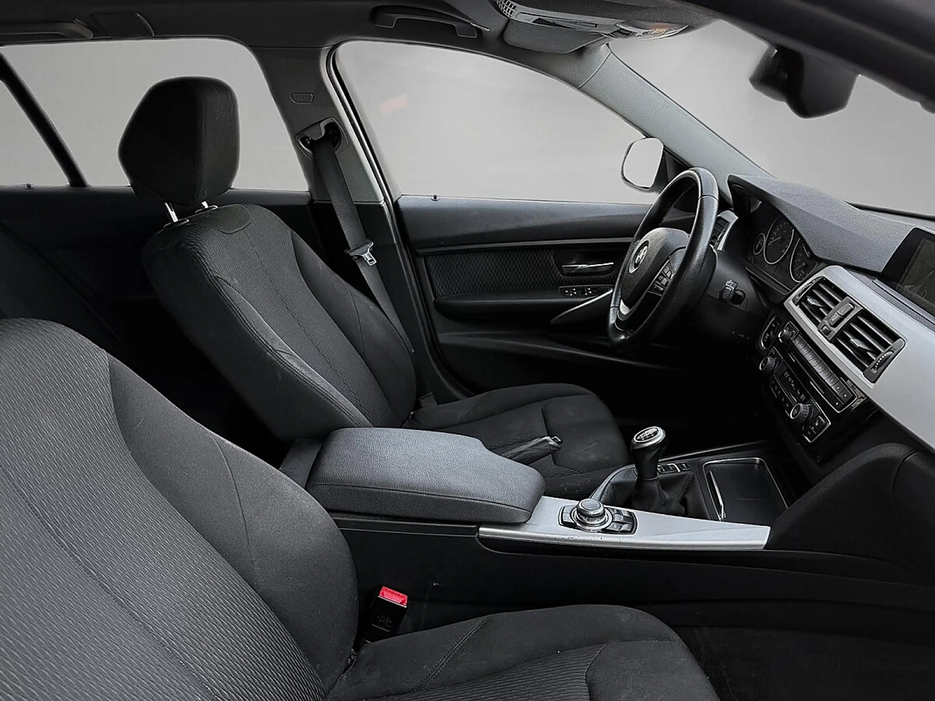 BMW 316 d Touring Advantage | PICKERL BIS 01/2027 | — photo 8