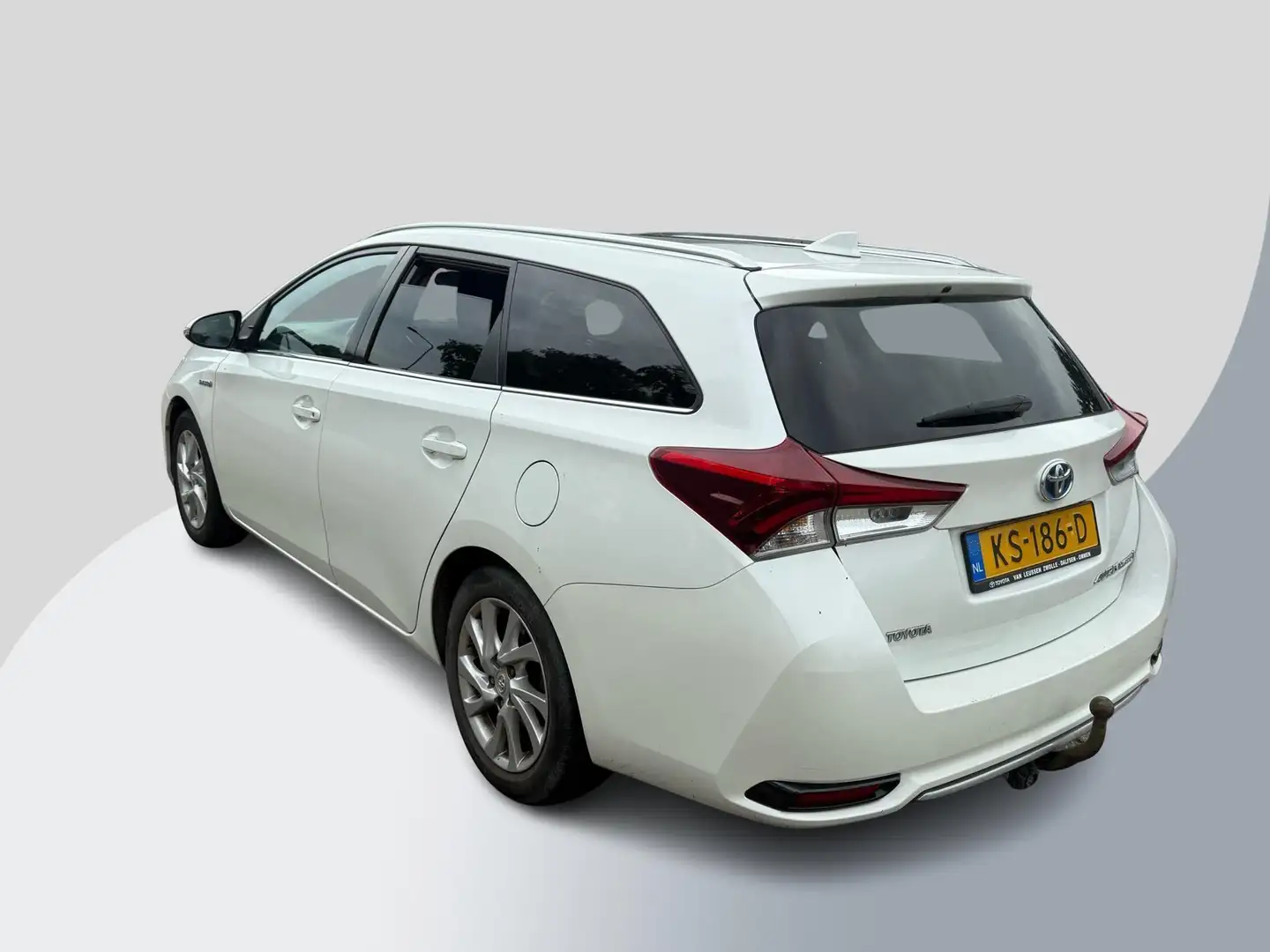Toyota Auris 1.8 Hybrid Trend 136pk Automaat | Trekhaak | Panor Wit - 2