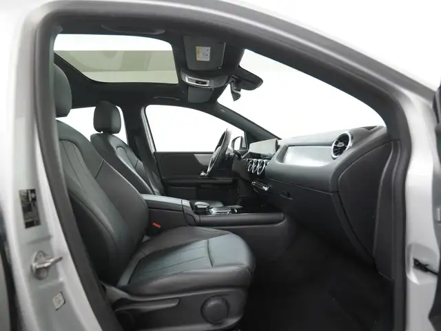 Mercedes-Benz B-Class view 3