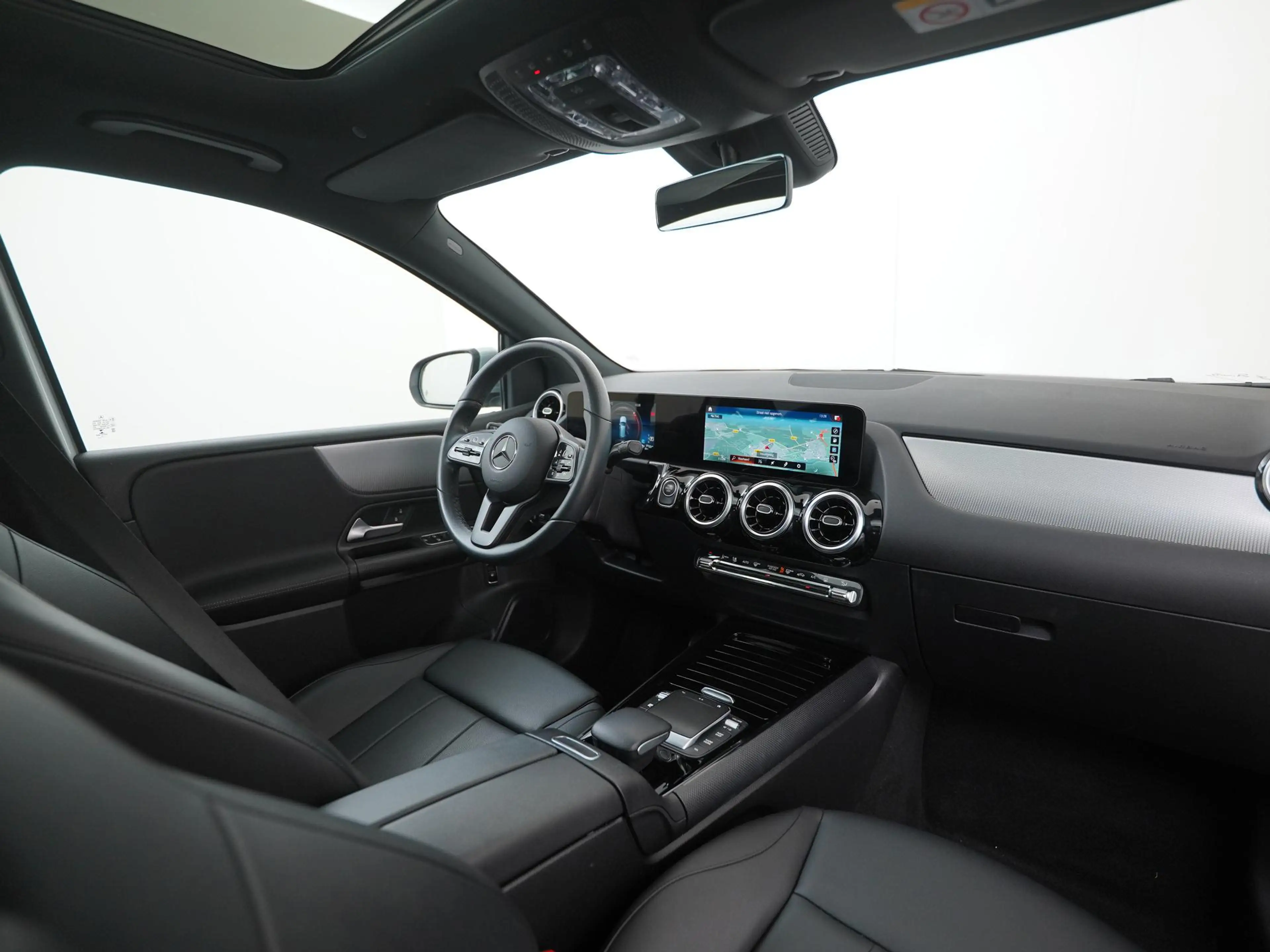 Mercedes-Benz B 250 250e Business Line | Panoramadak | Leder | Zondag — photo 2
