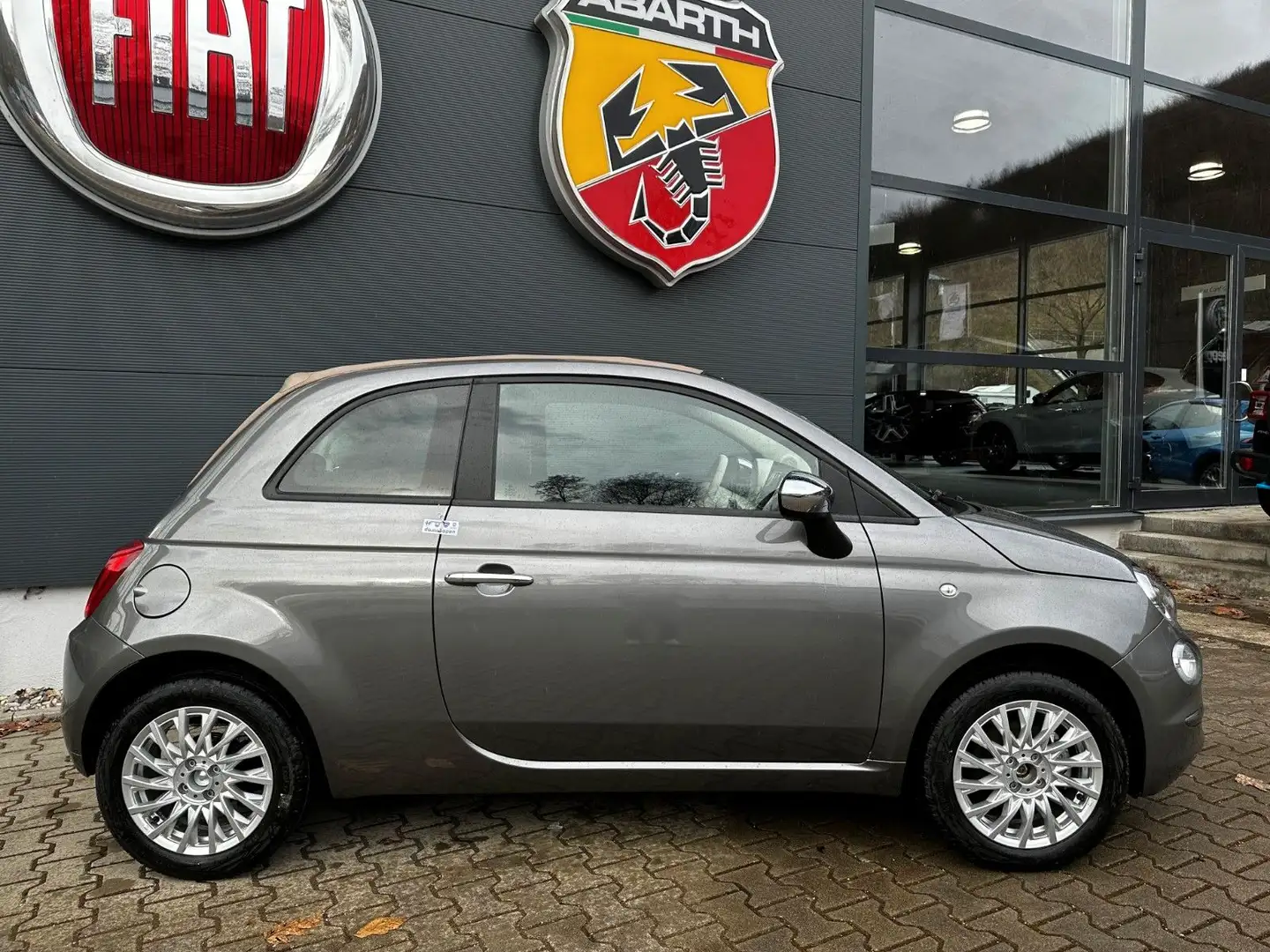 Fiat 500C MY23 + EINPARKHILFE + KLIMA + NAVI+CARPLAY+ Grau - 2