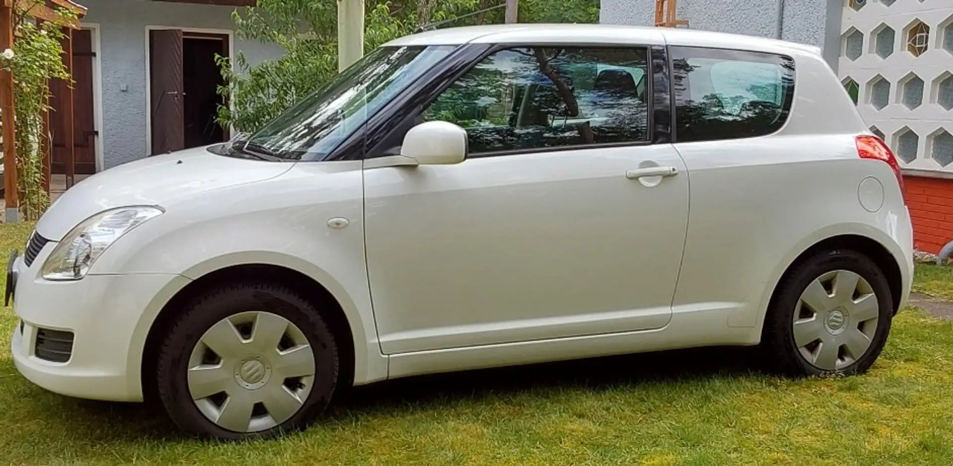 Suzuki Swift Swift Fließheck  3-Türer 1.3 Club Weiß - 1