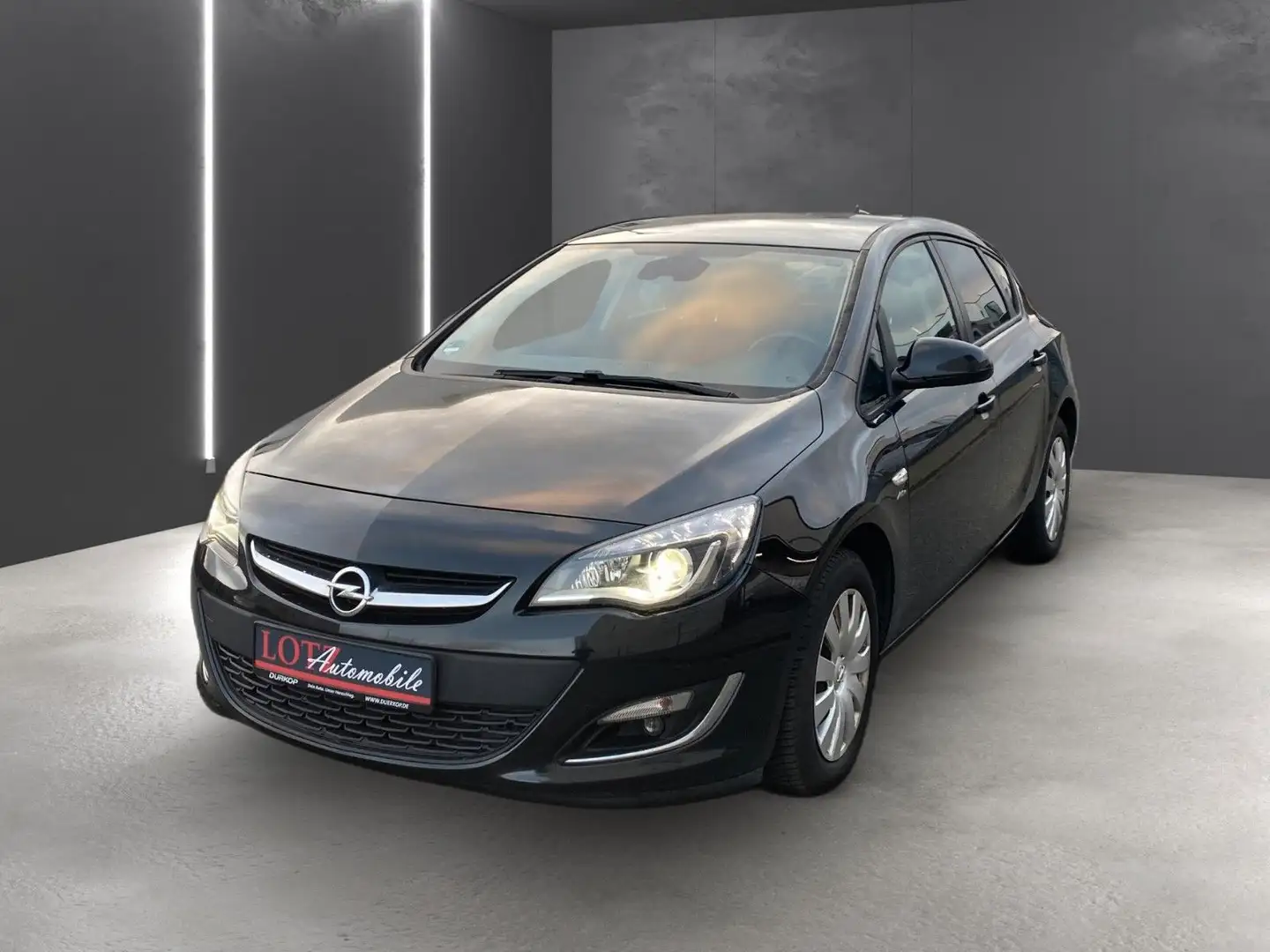 Opel Astra J Lim. 5-trg. Active Negro - 1
