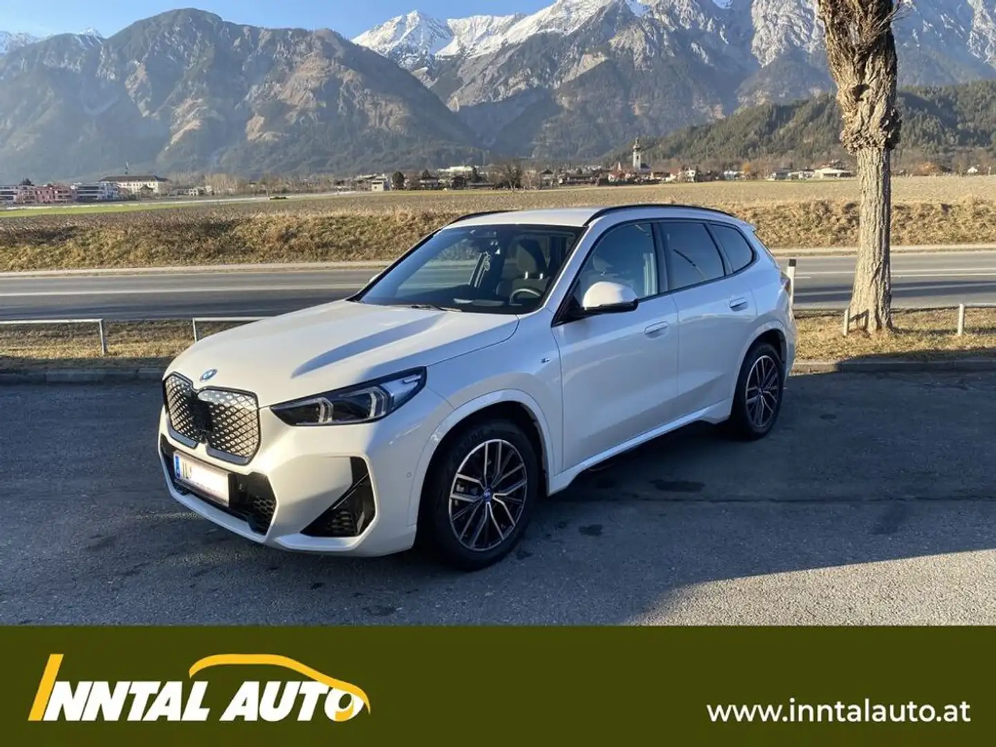 BMW iX1 20 eDrive M Sport Weiß - 1