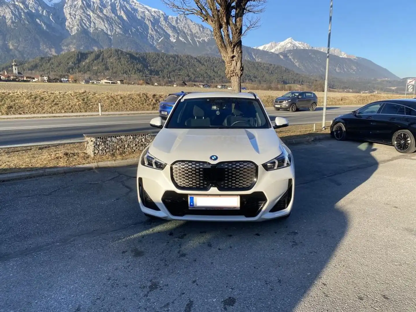 BMW iX1 20 eDrive M Sport Weiß - 2