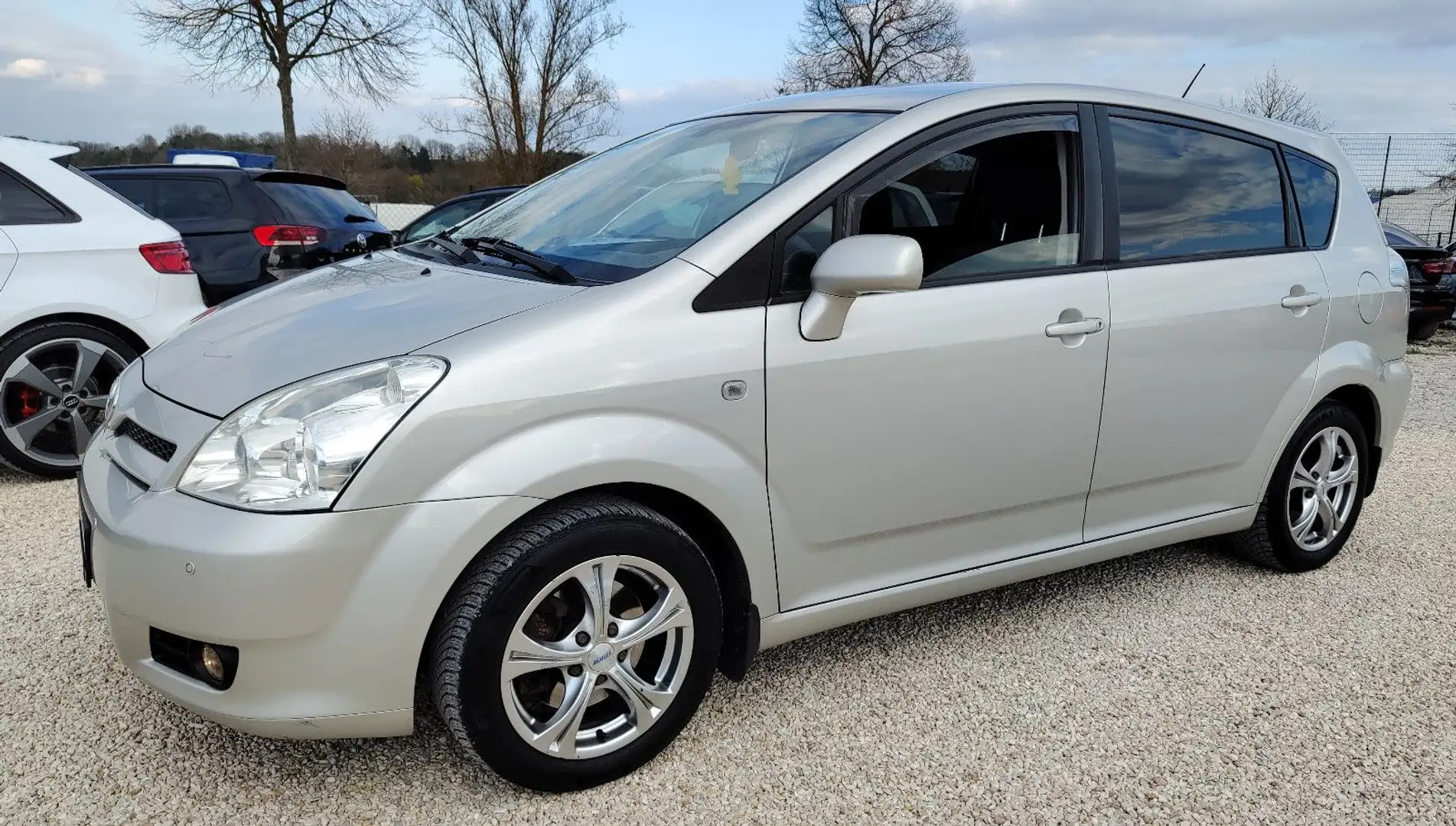 Toyota Corolla Verso 1.8 Edition 7.Sitzer* TÜV 4.2026* Серебристый - 1