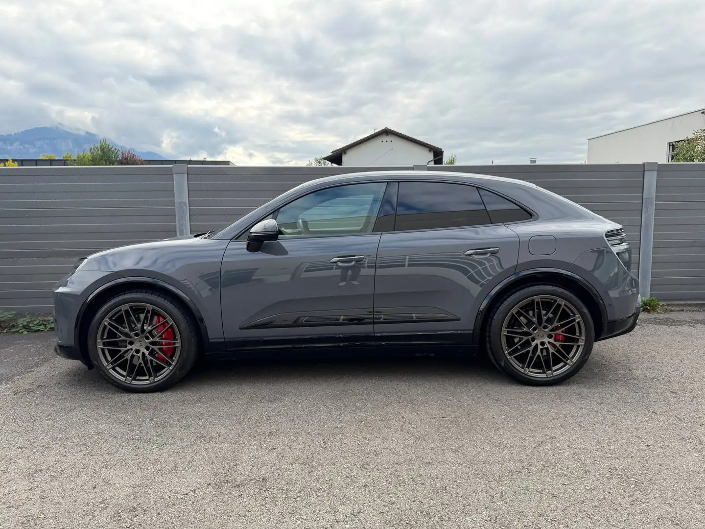 Porsche Macan Turbo Grau - 2