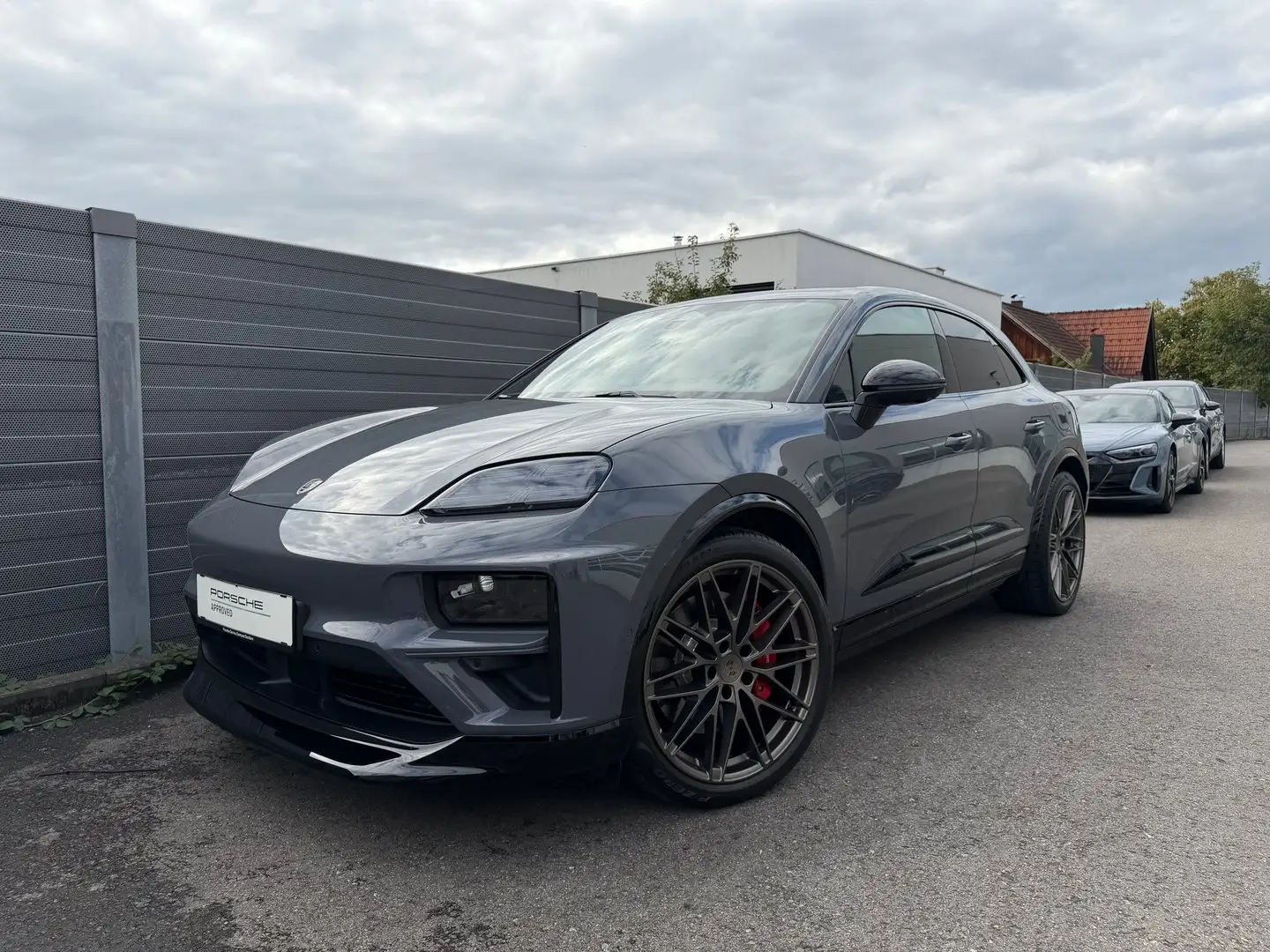 Porsche Macan Turbo Grau - 1