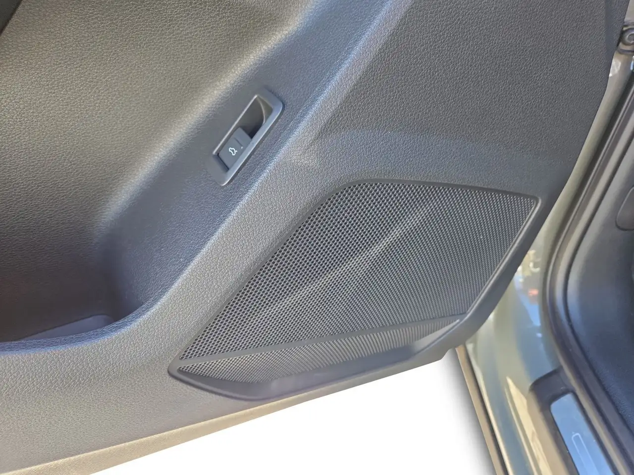 Audi Q3 S line 35 TFSI S tronic, Optikpaket schwarz/M 11